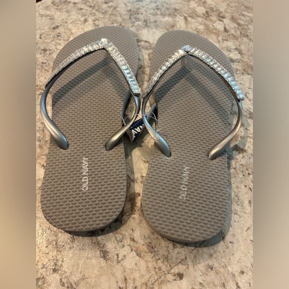 Women Old Navy Gray Flip Flops Jewel Like Accents Size 8 - Picture 8 of 9